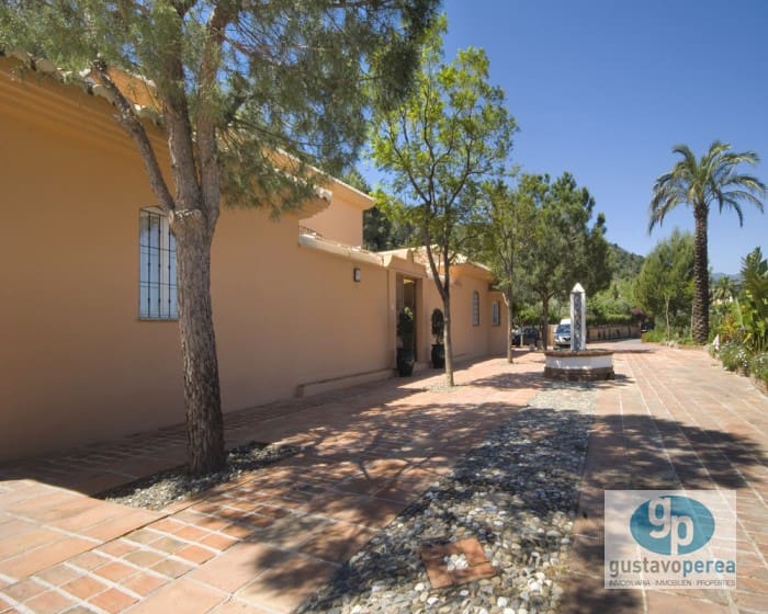 4 quarto Moradia para venda em Alhaurin de la Torre com piscina - 995 000 € (Ref: 3609941)