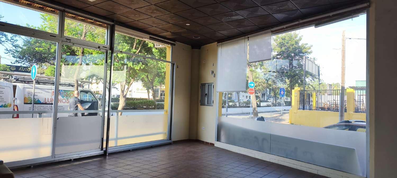 Commercial for rent in Malaga city - € 2,000 (Ref: 4087627)