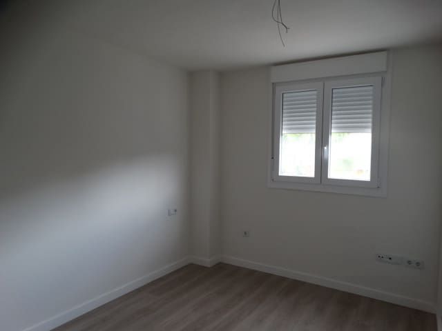 3 bedroom Flat for rent in Alhaurín de la Torre with garage - € 1,200 (Ref: 6005389)
