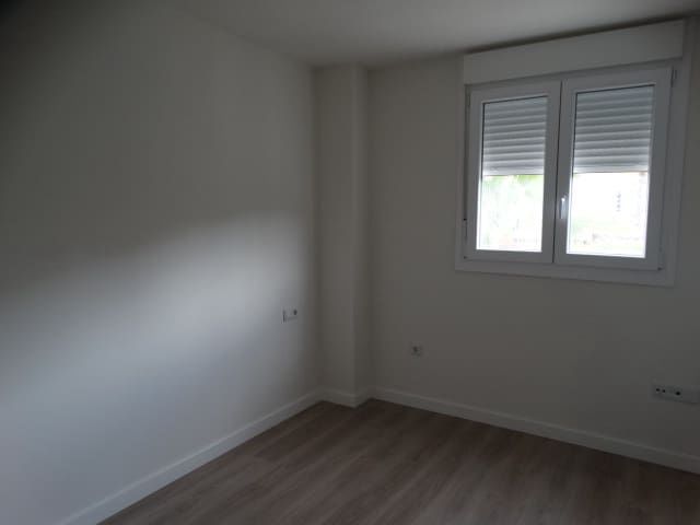 3 bedroom Flat for rent in Alhaurín de la Torre with garage - € 1,200 (Ref: 6005389)