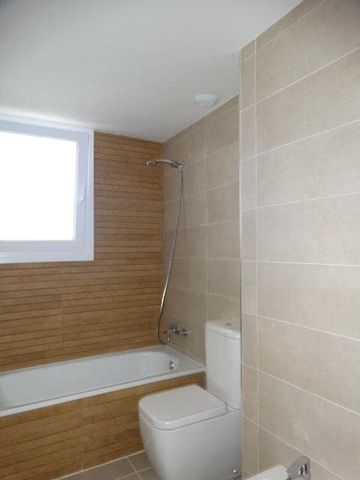 3 bedroom Flat for rent in Alhaurín de la Torre with garage - € 1,200 (Ref: 6005389)