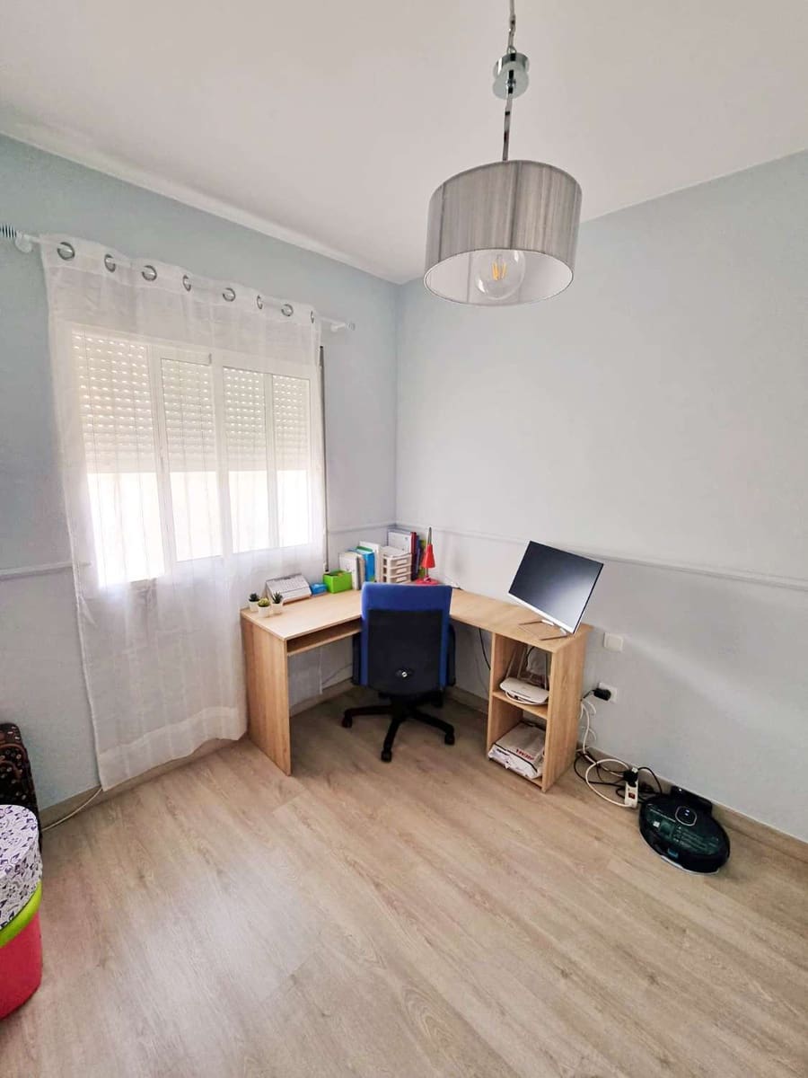 2 bedroom Flat for rent in Alhaurin de la Torre with garage - € 950 (Ref: 7058806)