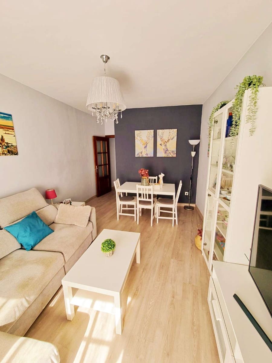 2 bedroom Flat for rent in Alhaurin de la Torre with garage - € 950 (Ref: 7058806)