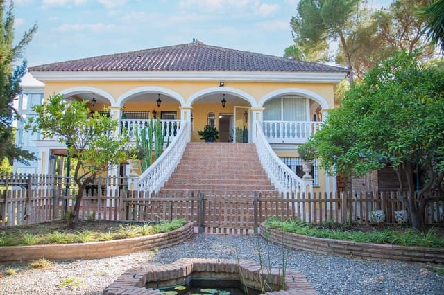 5 Zimmer Villa zu verkaufen in Alhaurín de la Torre mit Pool - 725.000 € (Ref: 7220973)