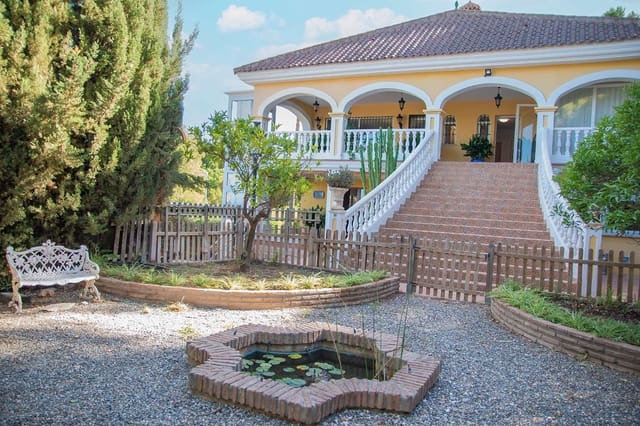 5 Zimmer Villa zu verkaufen in Alhaurín de la Torre mit Pool - 725.000 € (Ref: 7220973)