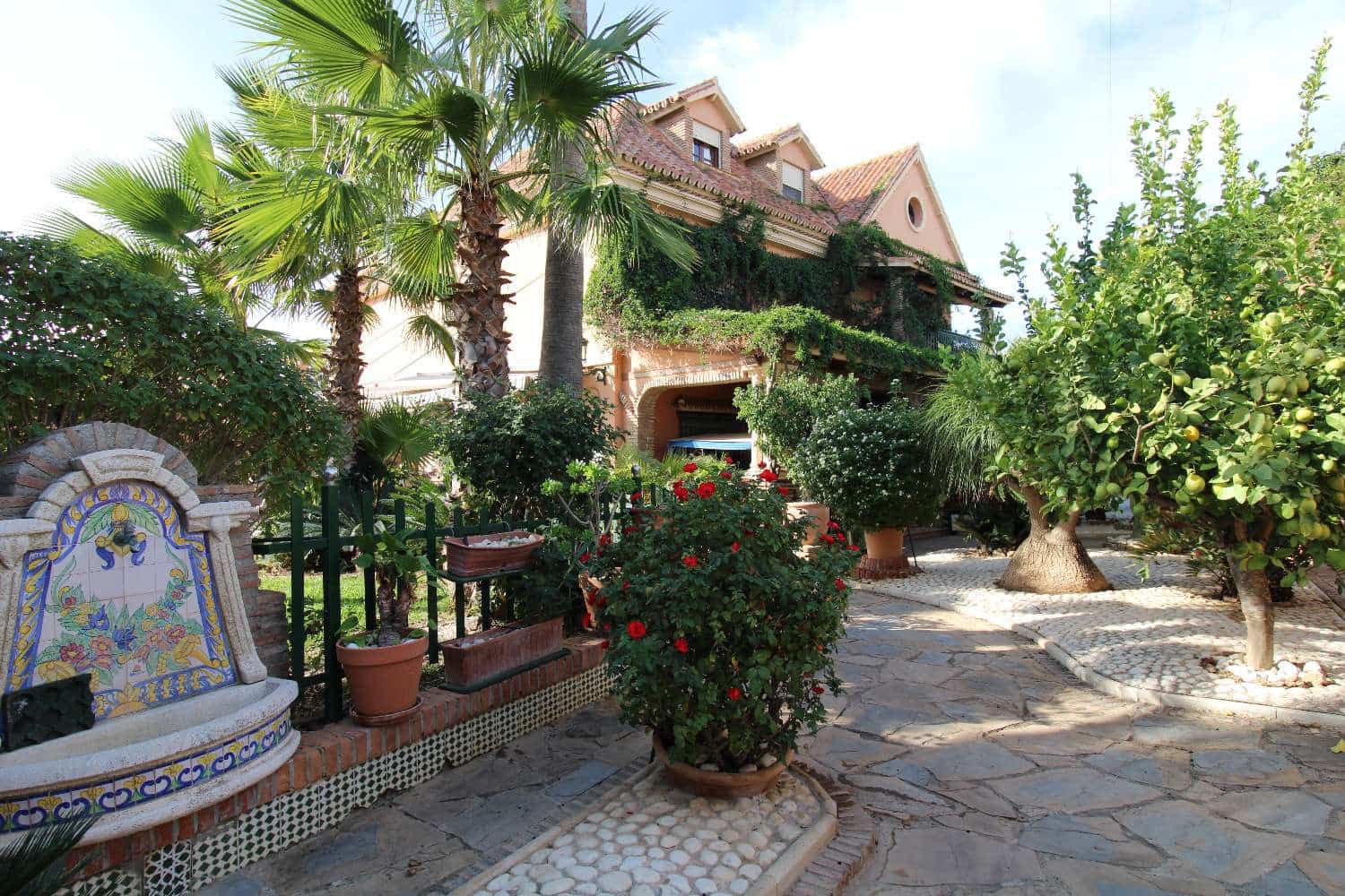 6 soverom Villa til salgs i Alhaurin de la Torre med svømmebasseng - € 598 000 (Ref: 7889930)