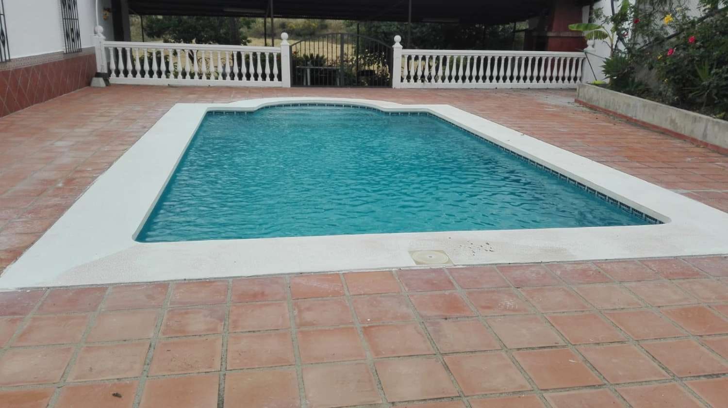 4 soveværelse Finca/Landehus til salg i Pizarra med swimmingpool - € 580.000 (Ref: 7998537)