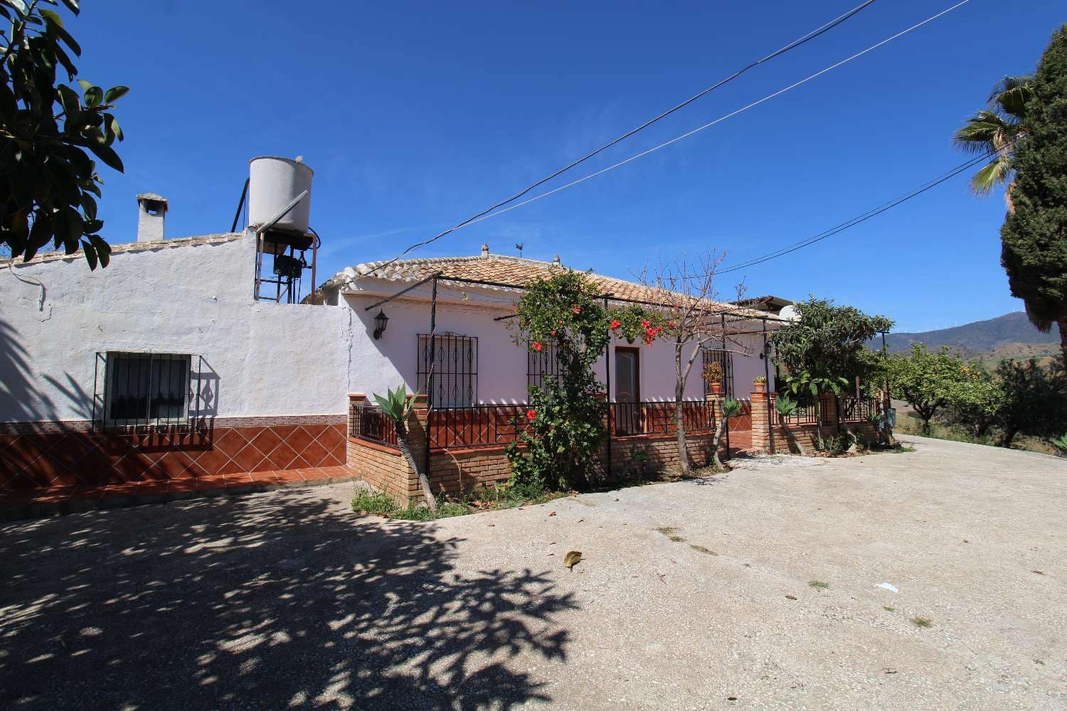 4 soveværelse Finca/Landehus til salg i Pizarra med swimmingpool - € 580.000 (Ref: 7998537)