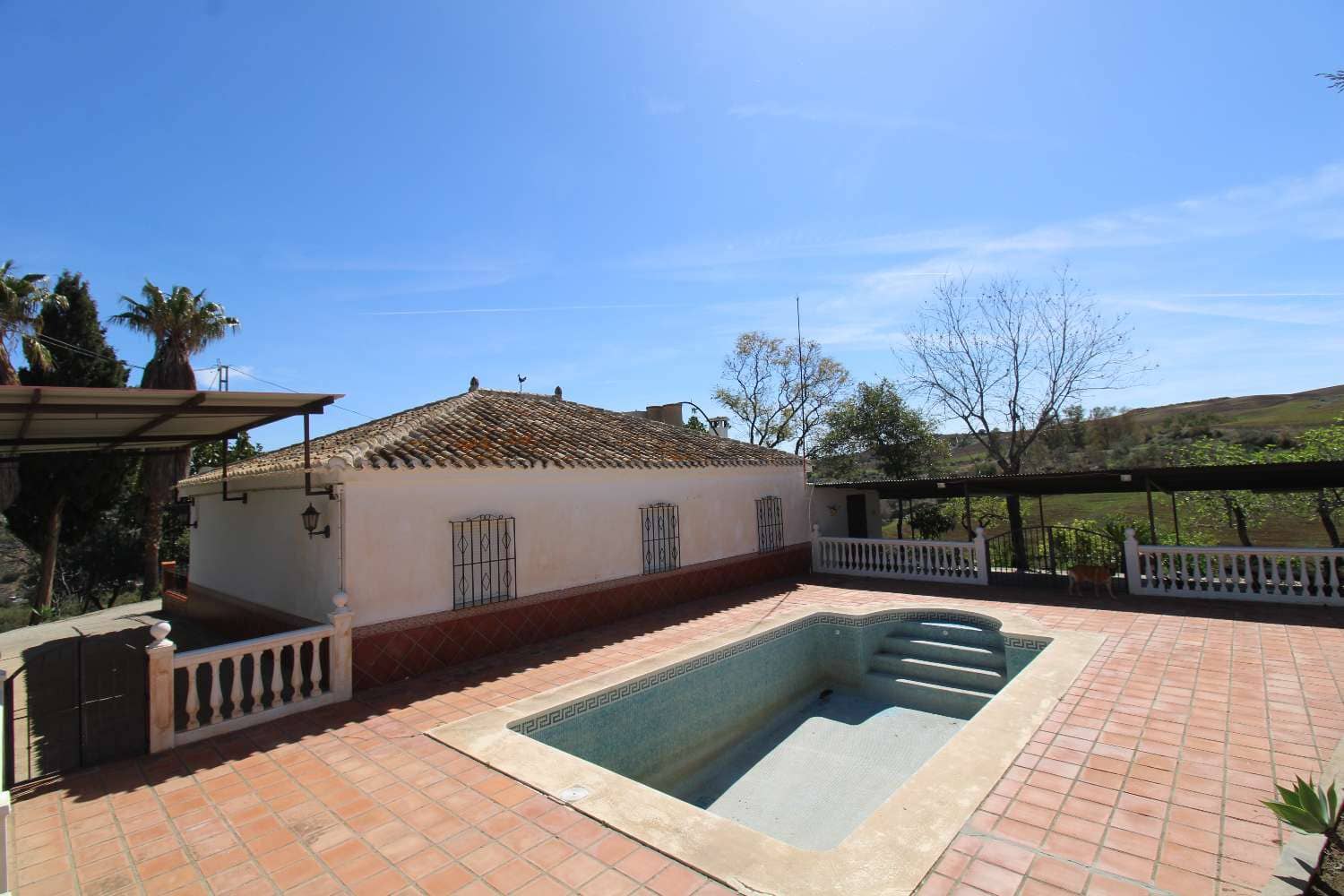 4 soveværelse Finca/Landehus til salg i Pizarra med swimmingpool - € 580.000 (Ref: 7998537)