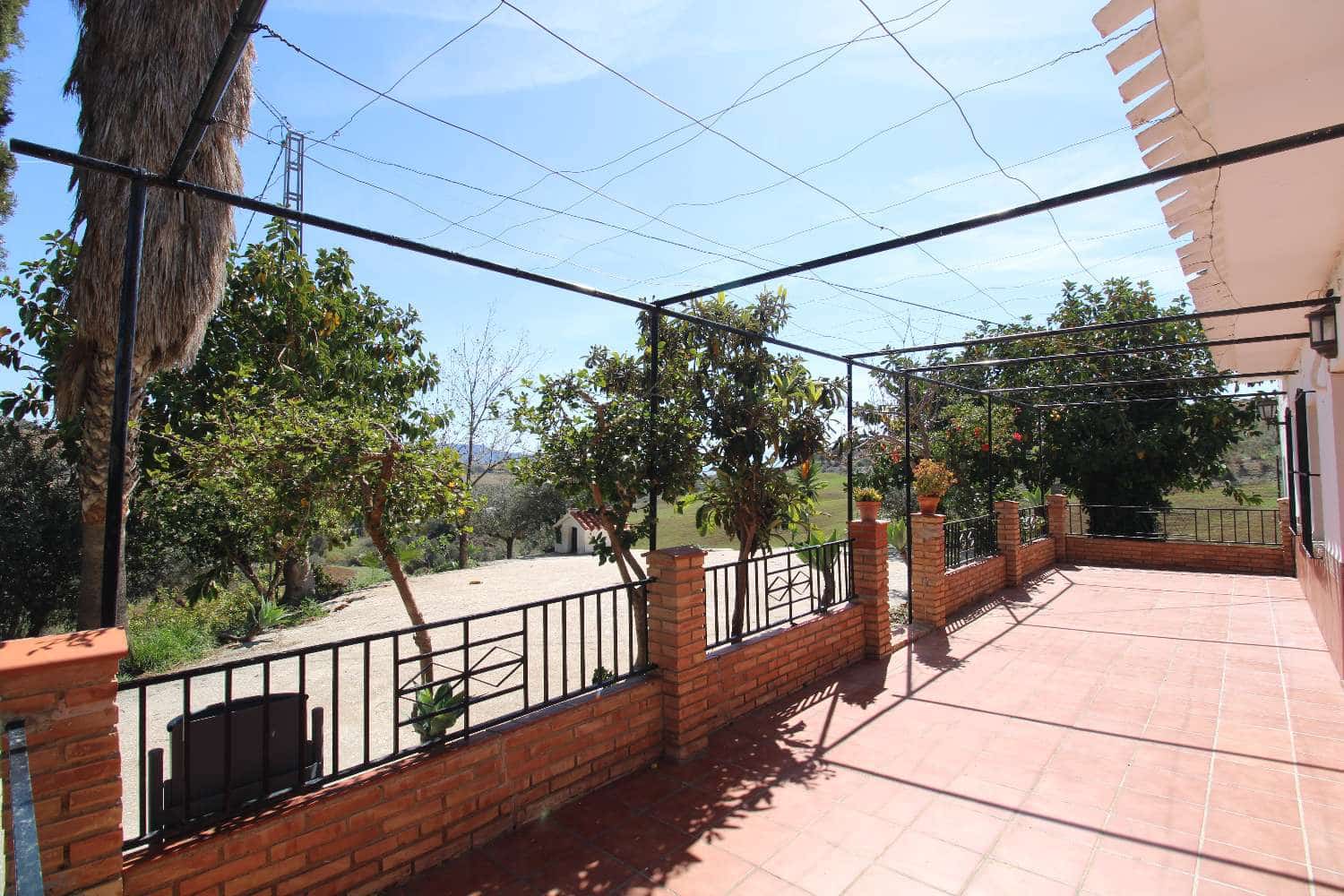 4 soveværelse Finca/Landehus til salg i Pizarra med swimmingpool - € 580.000 (Ref: 7998537)