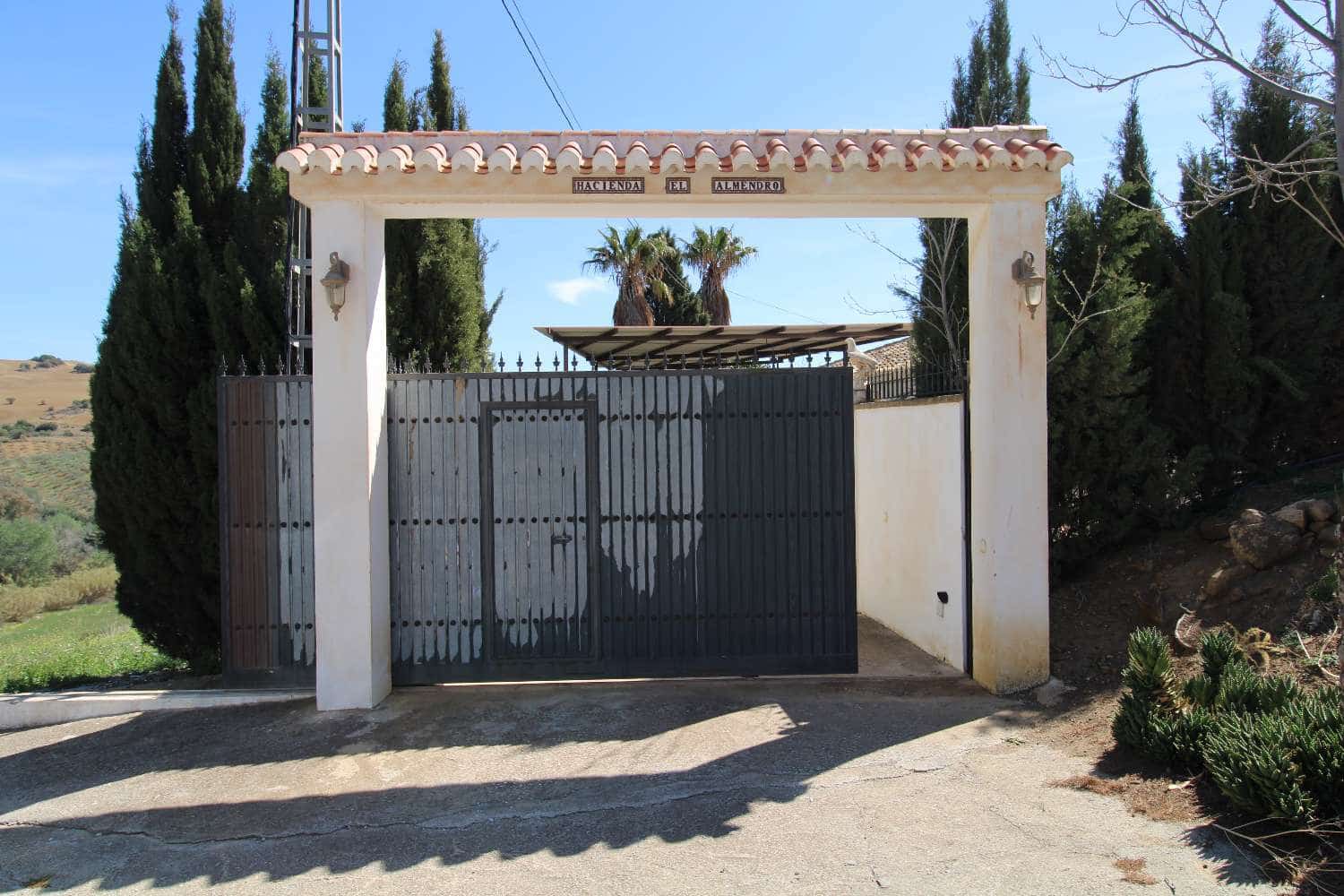 4 soveværelse Finca/Landehus til salg i Pizarra med swimmingpool - € 580.000 (Ref: 7998537)