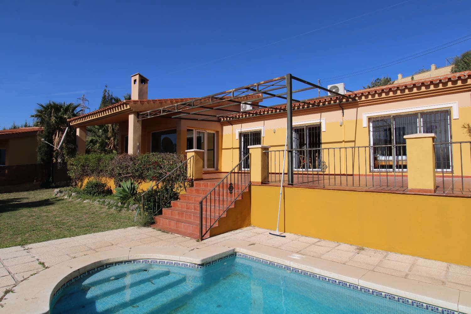 3 bedroom Villa for rent in Alhaurin de la Torre with pool - € 2,300 (Ref: 8165034)