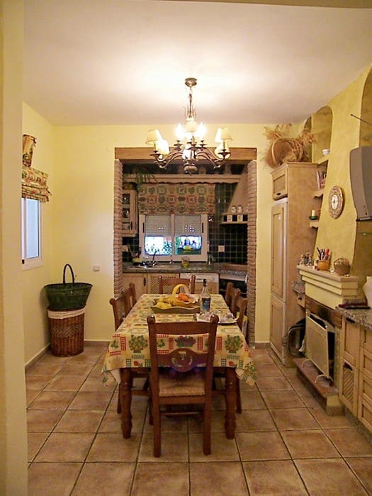 4 Zimmer Villa zu vermieten in Alhaurin de la Torre mit Pool - 2.500 € (Ref: 8511473)