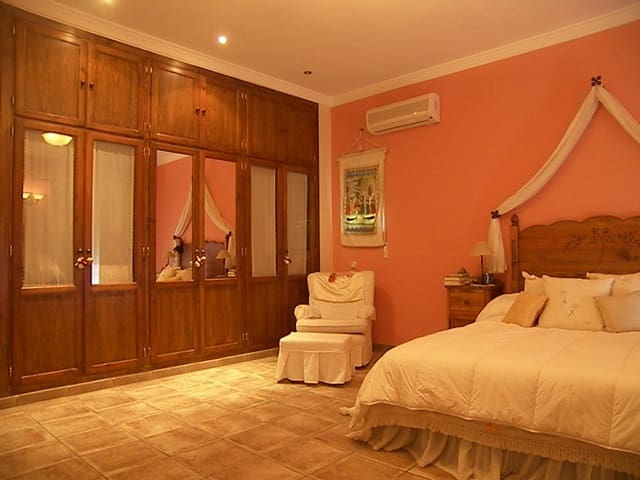 4 Zimmer Villa zu vermieten in Alhaurín de la Torre mit Pool - 2.500 € (Ref: 8511473)