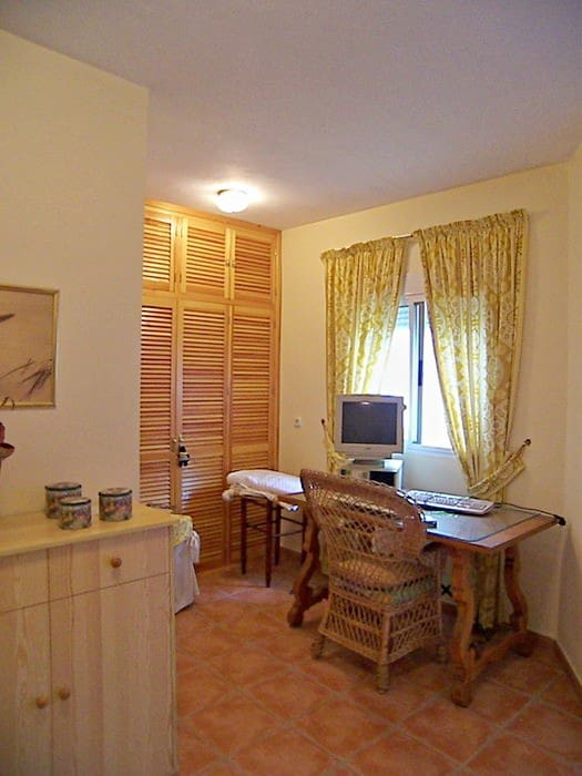 4 Zimmer Villa zu vermieten in Alhaurin de la Torre mit Pool - 2.500 € (Ref: 8511473)