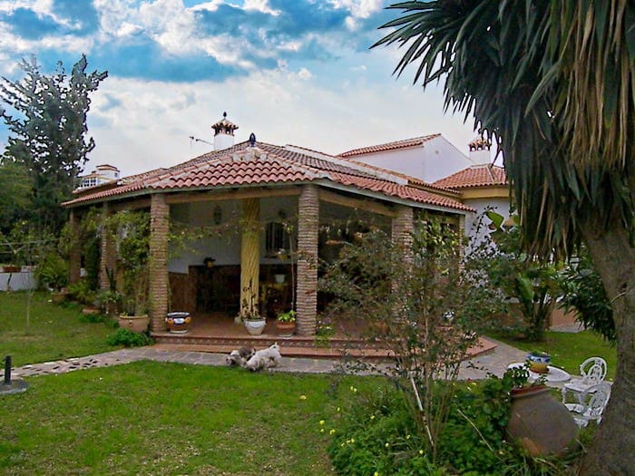 4 Zimmer Villa zu vermieten in Alhaurin de la Torre mit Pool - 2.500 € (Ref: 8511473)