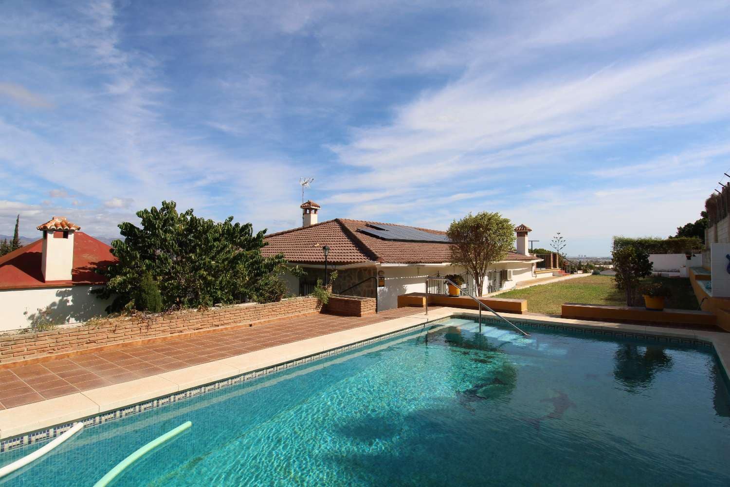 4 soveværelse Villa til salg i Alhaurin de la Torre med swimmingpool garage - € 787.500 (Ref: 8582029)