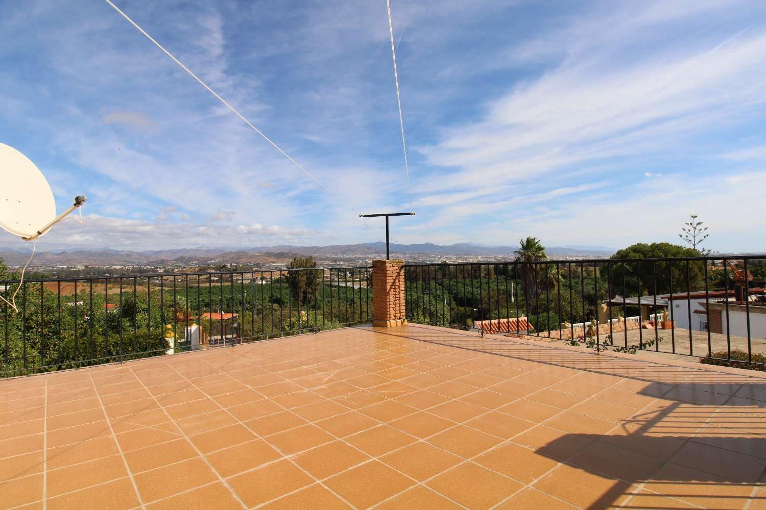 4 soveværelse Villa til salg i Alhaurin de la Torre med swimmingpool garage - € 787.500 (Ref: 8582029)