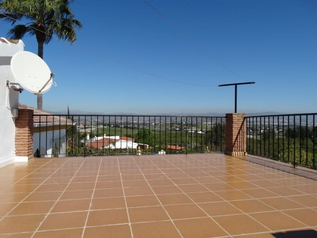 4 soveværelse Villa til salg i Alhaurin de la Torre med swimmingpool garage - € 787.500 (Ref: 8582029)