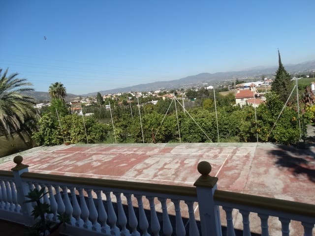 4 soveværelse Villa til salg i Alhaurin de la Torre med swimmingpool garage - € 787.500 (Ref: 8582029)