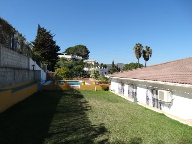4 chambre Villa/Maison à vendre à Alhaurín de la Torre avec piscine garage - 787 500 € (Ref: 8582029)