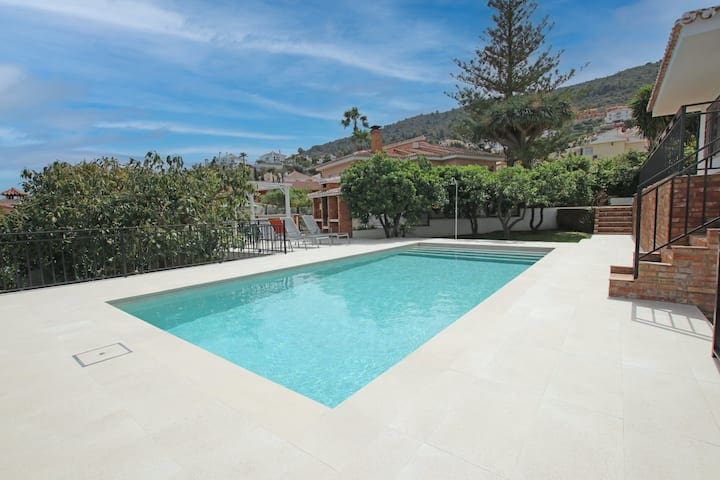 3 bedroom Villa for rent in Alhaurin de la Torre with pool - € 2,500 (Ref: 8662093)