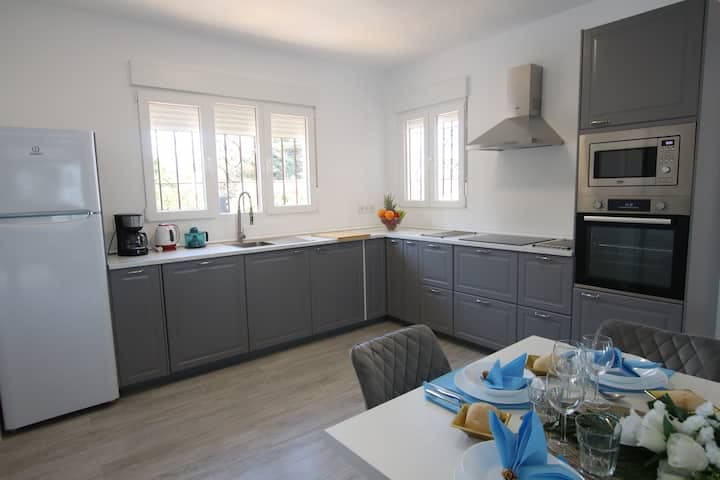 3 bedroom Villa for rent in Alhaurin de la Torre with pool - € 2,500 (Ref: 8662093)