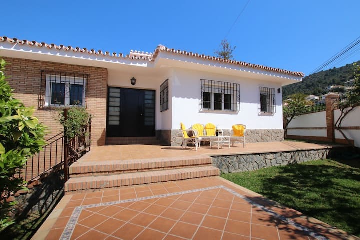 3 bedroom Villa for rent in Alhaurin de la Torre with pool - € 2,500 (Ref: 8662093)