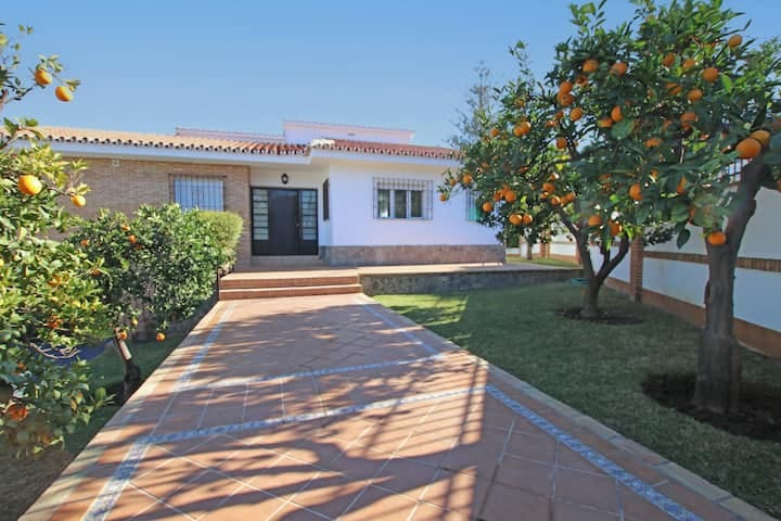 3 bedroom Villa for rent in Alhaurin de la Torre with pool - € 2,500 (Ref: 8662093)