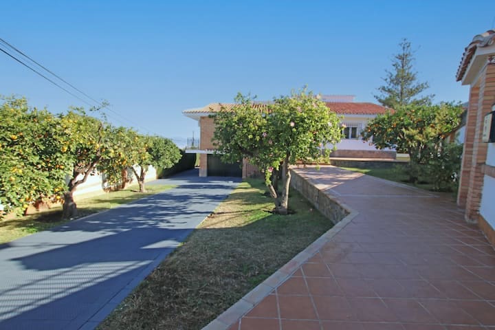 3 bedroom Villa for rent in Alhaurin de la Torre with pool - € 2,500 (Ref: 8662093)