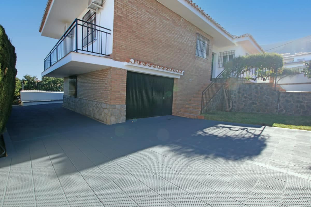 3 bedroom Villa for rent in Alhaurin de la Torre with pool - € 2,500 (Ref: 8662093)