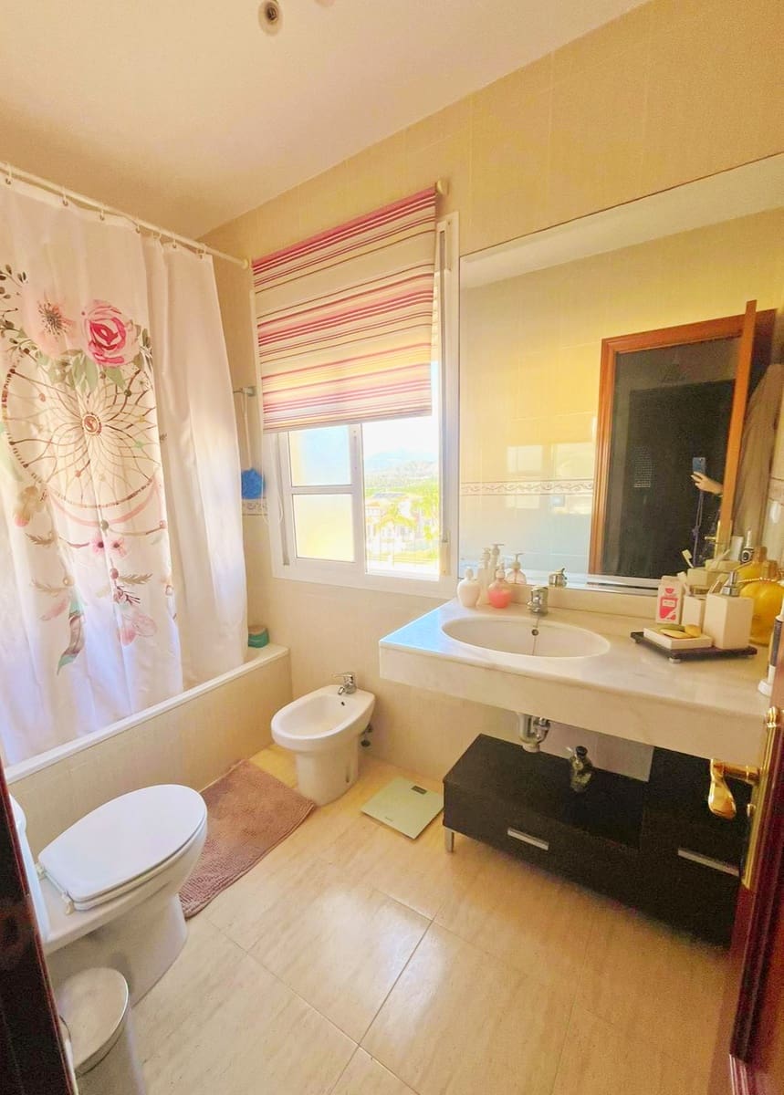 4 soveværelse Rækkehus til salg i Cartama med swimmingpool - € 370.000 (Ref: 8697825)