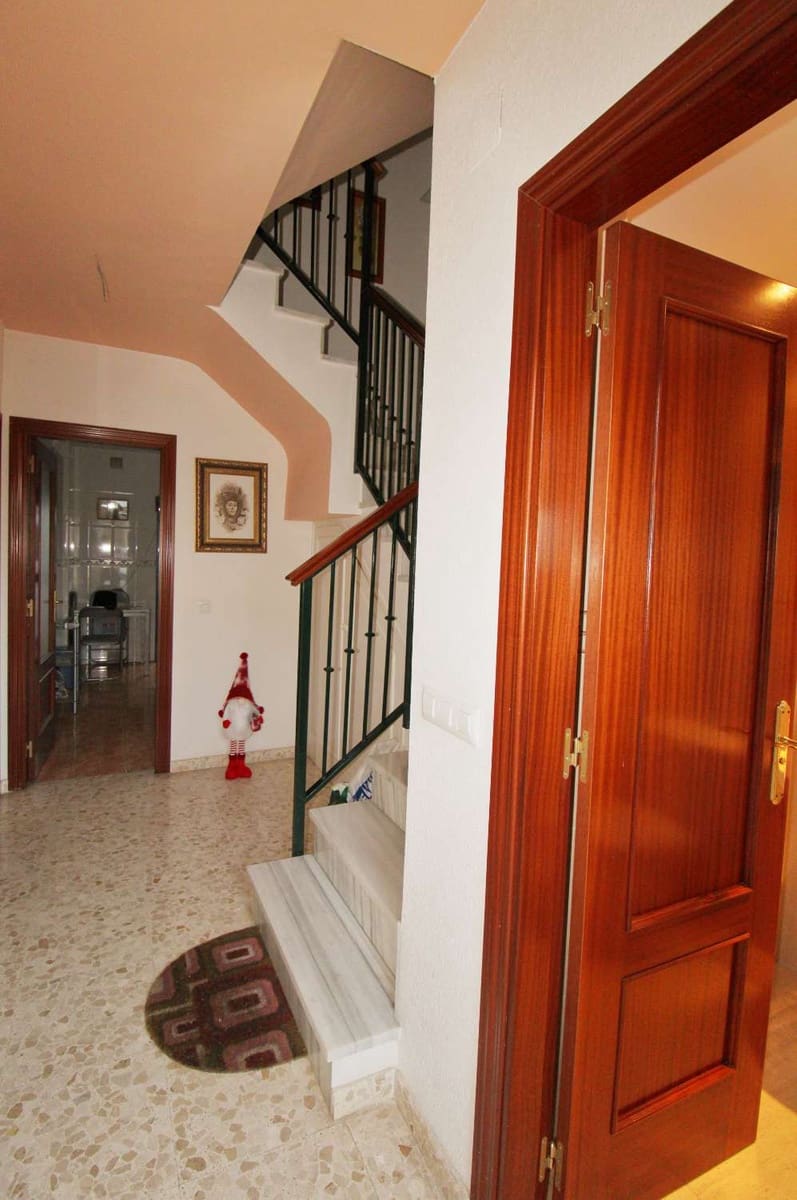 4 soveværelse Rækkehus til salg i Cartama med swimmingpool - € 370.000 (Ref: 8697825)