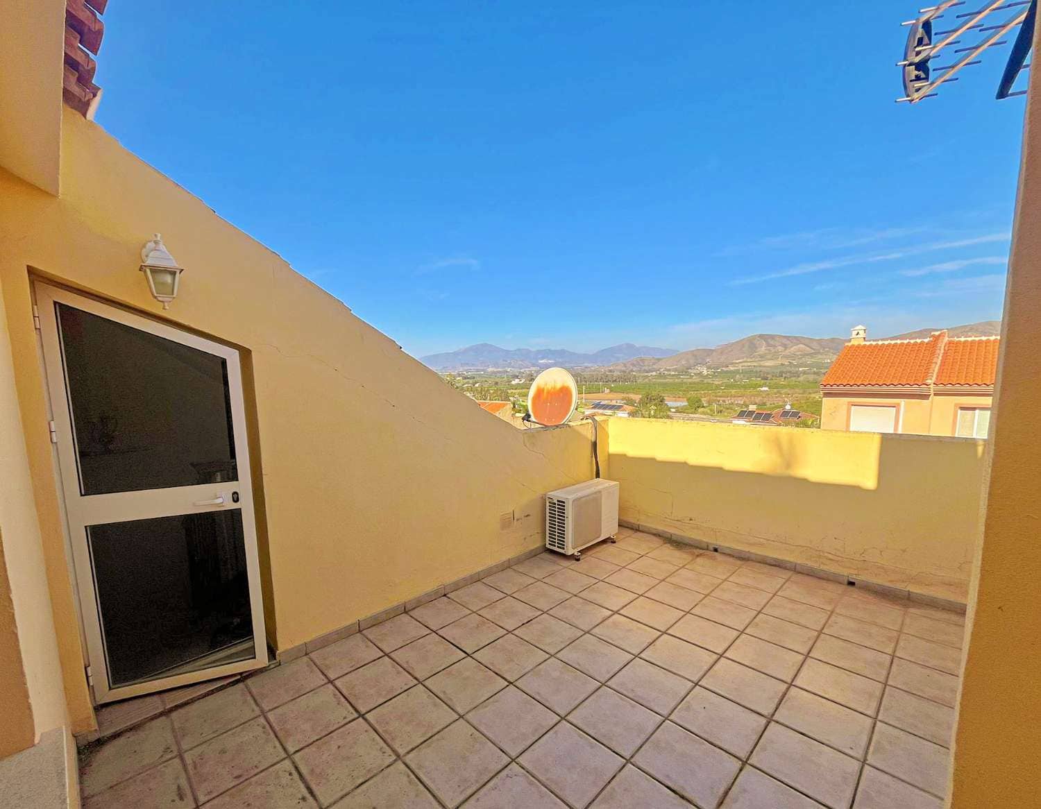 4 soveværelse Rækkehus til salg i Cartama med swimmingpool - € 370.000 (Ref: 8697825)