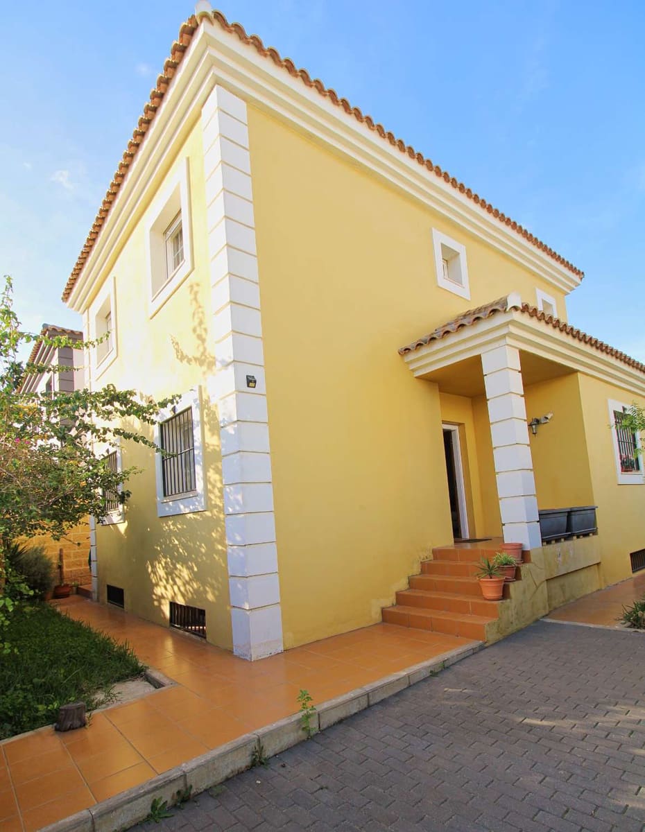 3 sovrum Villa till salu i Alhaurin de la Torre - 495 000 € (Ref: 8705908)