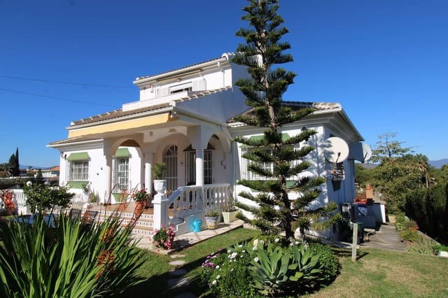 5 Zimmer Villa zu verkaufen in Alhaurín de la Torre mit Pool - 650.000 € (Ref: 8743126)