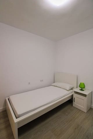 3 soveværelse Lejlighed til leje i El Palo, Málaga by - € 1.200 (Ref: 8881315)