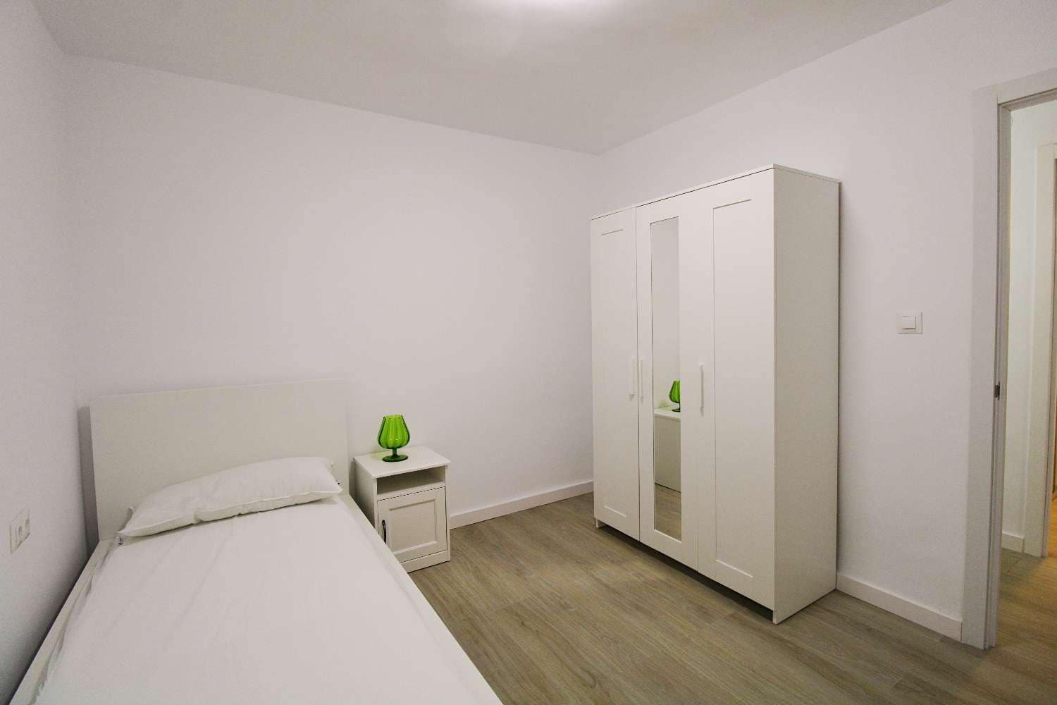 3 soveværelse Lejlighed til leje i Malaga by - € 1.200 (Ref: 8881315)