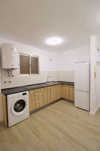 3 soveværelse Lejlighed til leje i El Palo, Málaga by - € 1.200 (Ref: 8881315)