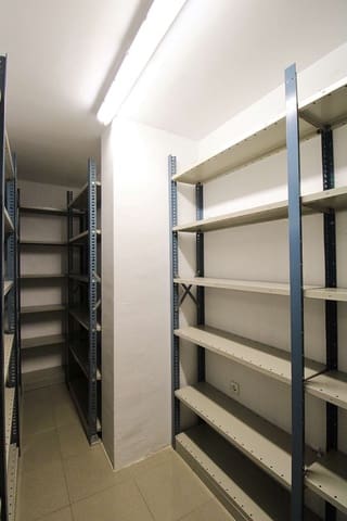 Kommersiell til salgs i Cruz de Humilladero, Málaga by - € 360 000 (Ref: 8912691)