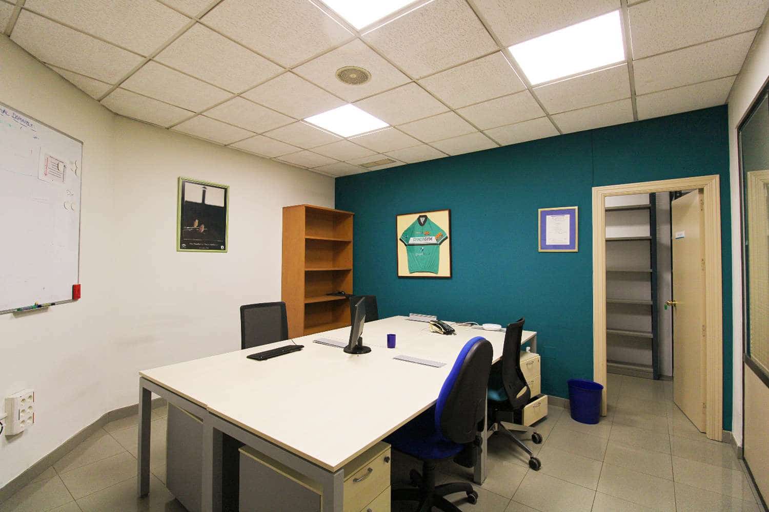 Erhverv til salg i Malaga by - € 360.000 (Ref: 8912691)