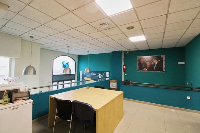 Kommersiell til salgs i Cruz de Humilladero, Málaga by - € 360 000 (Ref: 8912691)