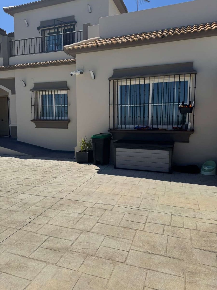 7 quarto Moradia para venda em Alhaurin de la Torre com piscina - 740 000 € (Ref: 9118532)