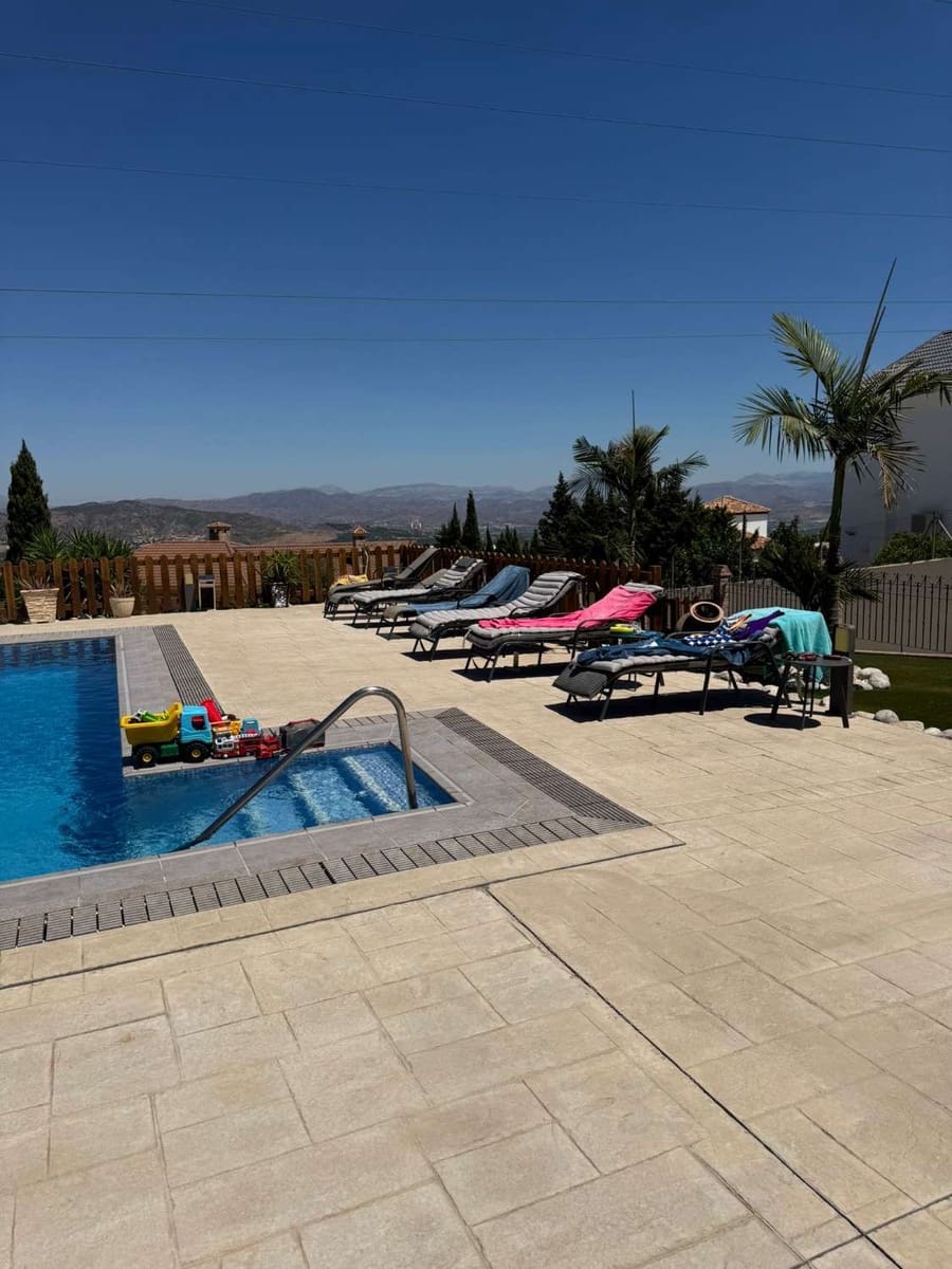 7 quarto Moradia para venda em Alhaurin de la Torre com piscina - 740 000 € (Ref: 9118532)