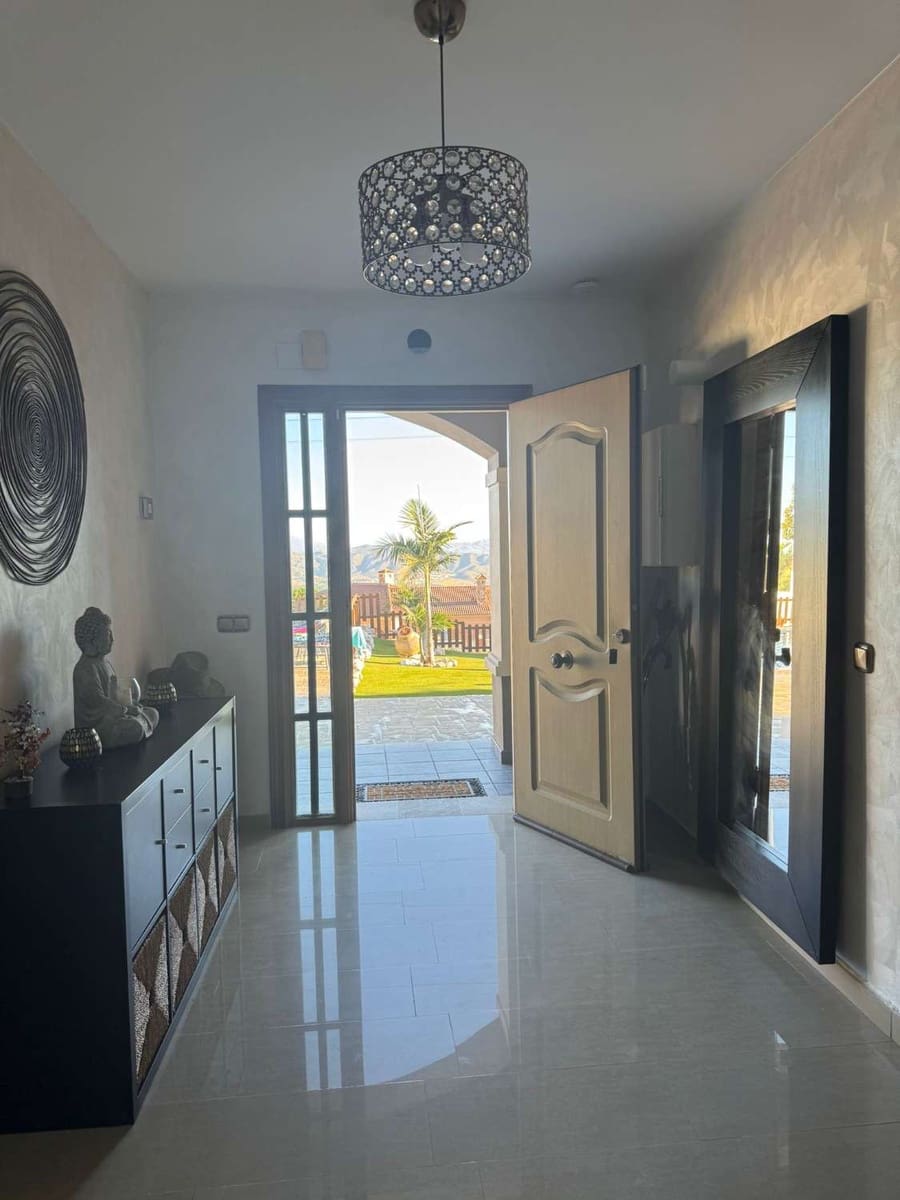 7 quarto Moradia para venda em Alhaurin de la Torre com piscina - 740 000 € (Ref: 9118532)