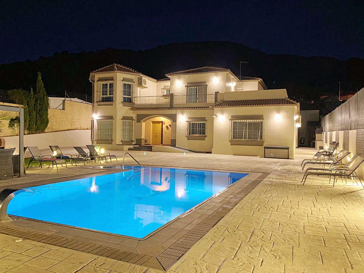 7 quarto Moradia para venda em Alhaurin de la Torre com piscina - 740 000 € (Ref: 9118532)