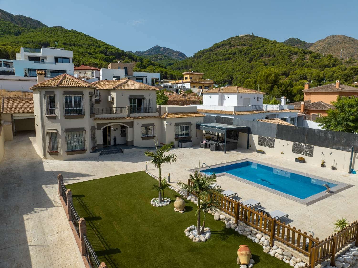 7 quarto Moradia para venda em Alhaurin de la Torre com piscina - 740 000 € (Ref: 9118532)