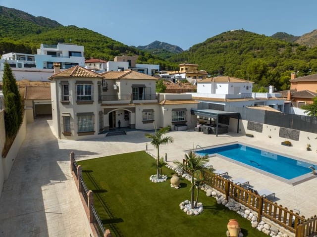7 Zimmer Villa zu verkaufen in Alhaurín de la Torre mit Pool - 740.000 € (Ref: 9118532)