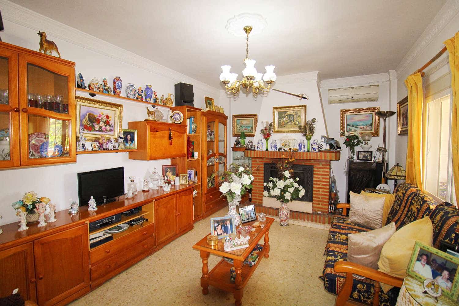 3 soveværelse Finca/Landehus til salg i Alhaurin de la Torre med swimmingpool - € 250.000 (Ref: 9126506)