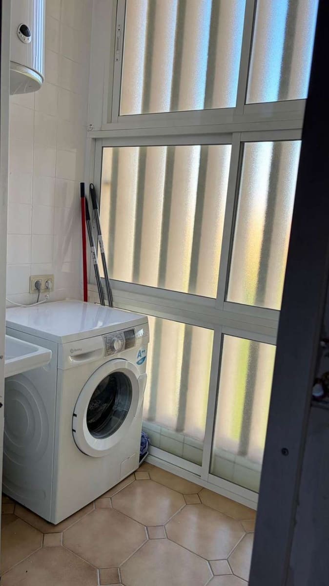 3 makuuhuone Asunto vuokrattavana paikassa Malaga kaupunki mukana 
autotalli - 1 950 € (Ref: 9136873)